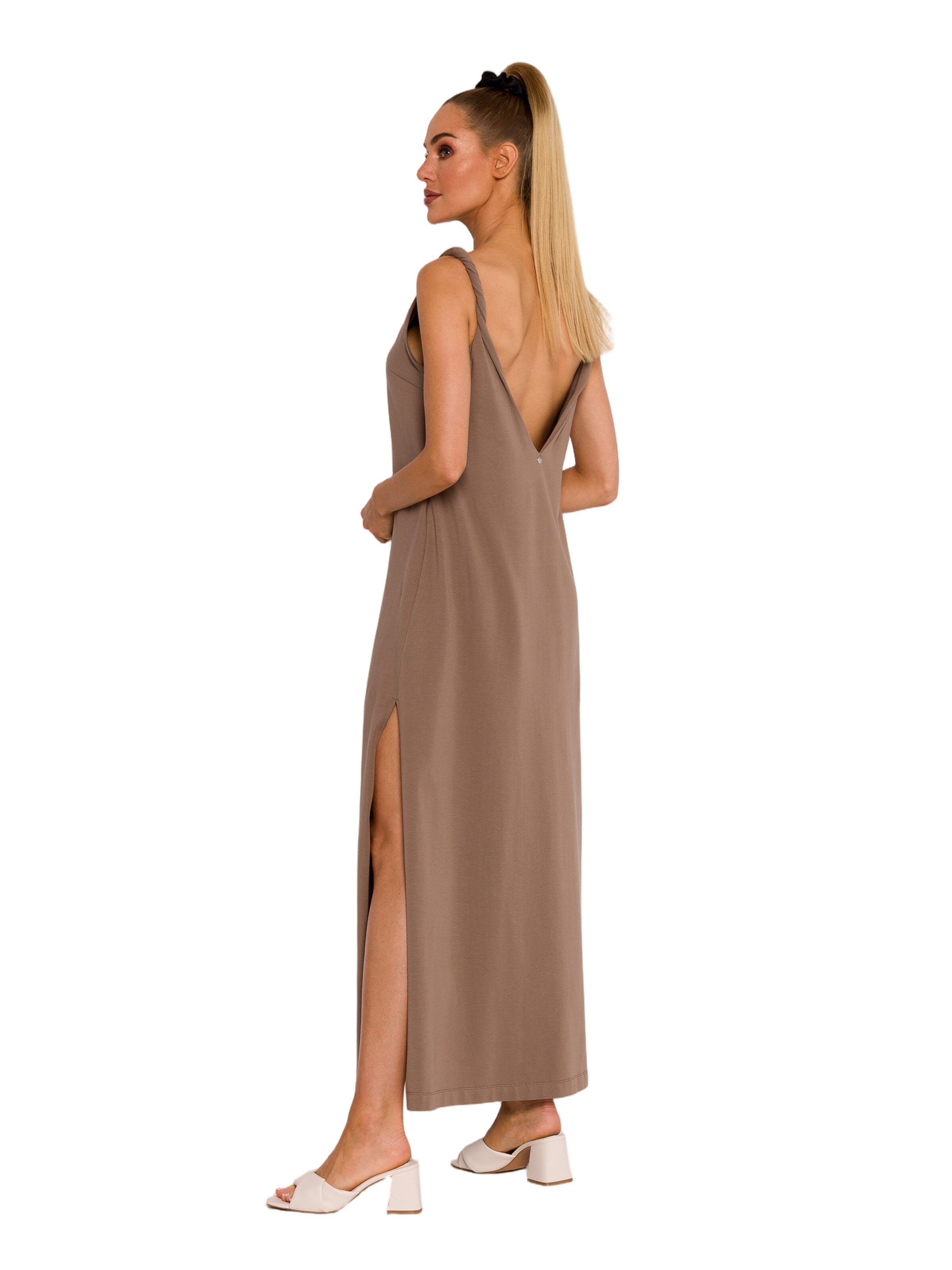 Rochie de la made of emotion pe maro