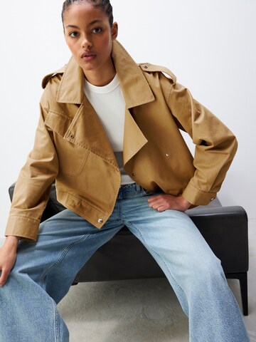 Geacă de primăvară-toamnă de la Next pe maro