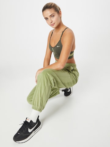 Tapered Pantaloni di Nike Sportswear in verde