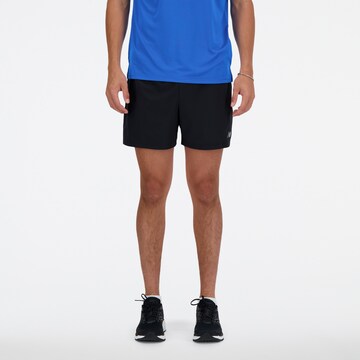 new balance Regular Sportshorts in Schwarz: predná strana