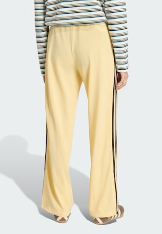 ADIDAS ORIGINALS - Perna larga Calças em laranja