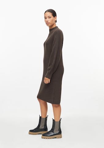 Robes en maille s.Oliver en marron : sur le côté