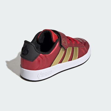 Baskets 'Marvel Avengers Grand Court' ADIDAS SPORTSWEAR en rouge