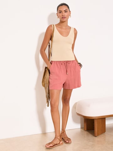 Regular Pantalon Lipsy en rose