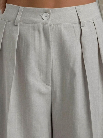 Hiccup Wide leg Pleated Pants in Grey