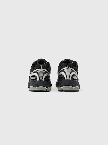 Sneaker low 'PROGRID TRIUMPH 4' de la saucony pe negru