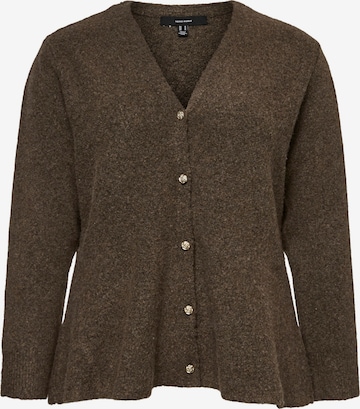 Cardigan 'VMCgrace' Vero Moda Curve en marron : devant
