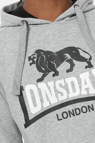 LONSDALE - Sweatshirt 'Ullapool' em cinzento
