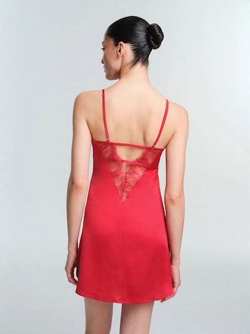 Chemise de nuit 'PENTI Henna Spitzen-Nachthemd' Penti en rouge
