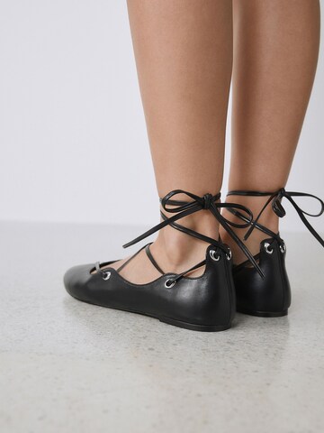 Next Riemchenballerina in Schwarz