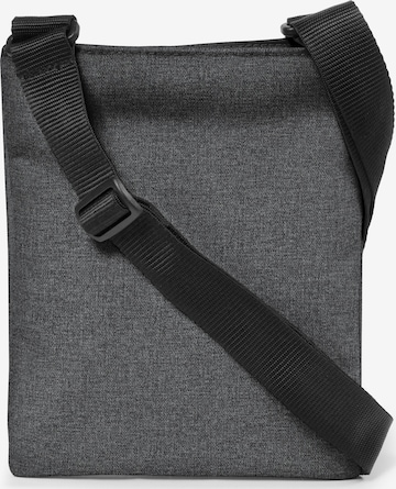 EASTPAK Чанта за през рамо тип преметка 'Rusher' в сиво