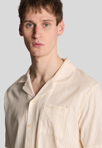 Lyle & Scott Comfort fit Button Up Shirt 'Broderie Resort' in White
