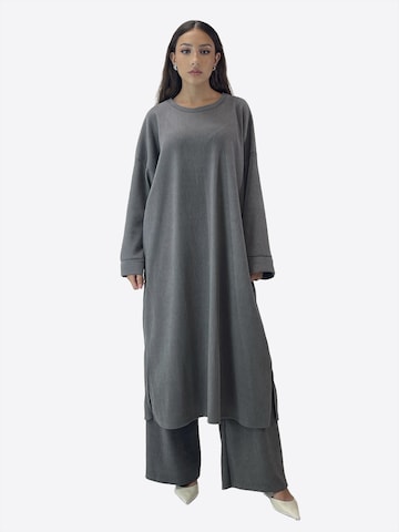 Elara Langesset ' Langesset ' in Grau: Vorderseite