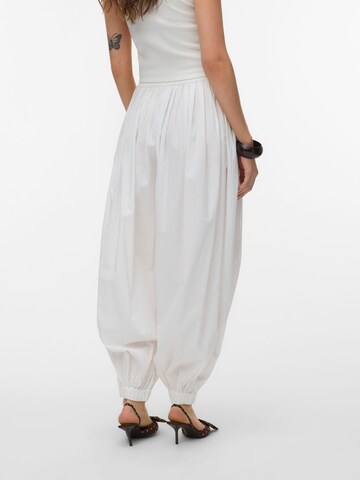 Effilé Pantalon 'AWCanella' VERO MODA en blanc