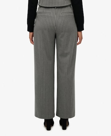 Loosefit Pantalon à pince Superdry en gris