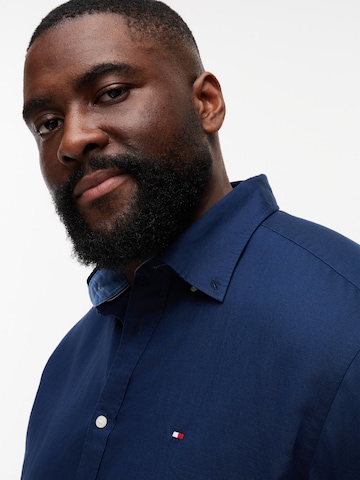 Tommy Hilfiger Big & Tall Regularny krój Koszula w kolorze niebieski