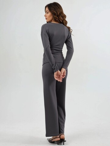 Completo pantalone di Hiccup in grigio