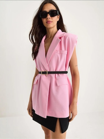 Gilet da completo di Bianco Lucci in rosa: frontale