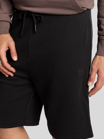 Loosefit Pantalon Lyle & Scott en noir : devant