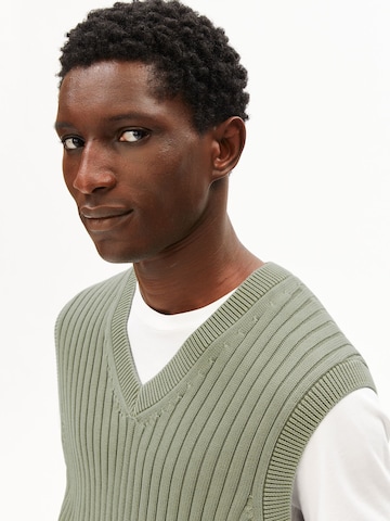 ARMEDANGELS Pullunder PIGMENT DYE in Grün