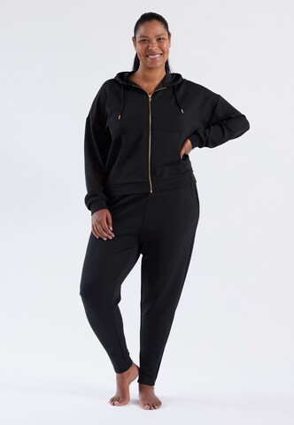 Q by Endurance Tapered Sweathose in Schwarz