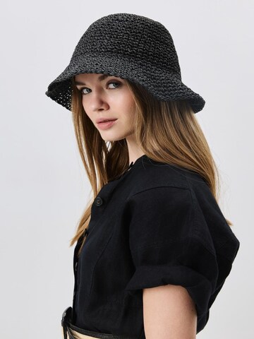 C&City Hat in Black