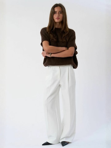 TEESHOPPEN Regular Housut ' Mila ' värissä valkoinen: etupuoli