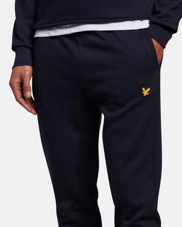 Regular Pantalon de sport Lyle & Scott en bleu