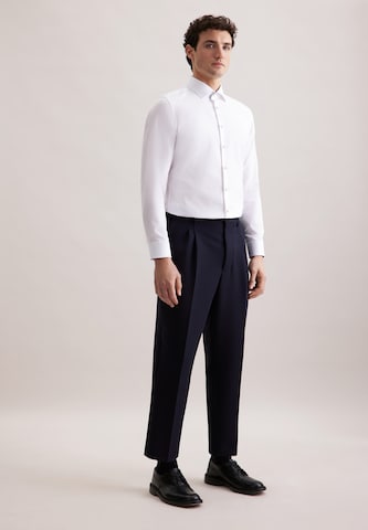 Coupe slim Chemise business 'Schwarze Rose' SEIDENSTICKER en blanc