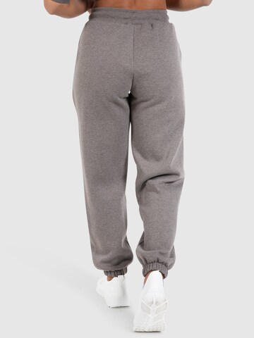Effilé Pantalon de sport 'Amelia' Smilodox en marron