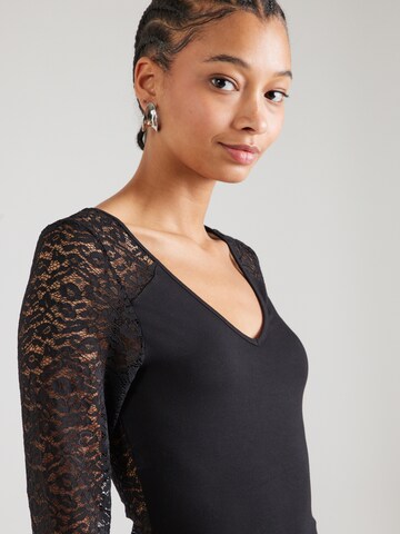 ABOUT YOU Shirt in Black