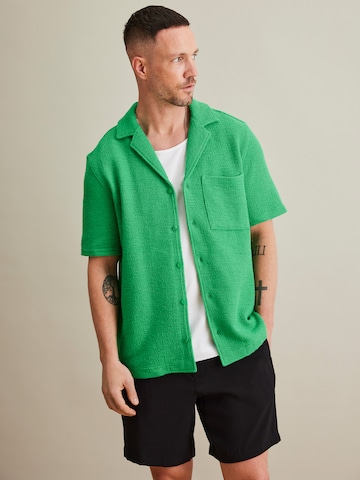 žalia DAN FOX APPAREL Standartinis modelis Marškiniai 'Heinrich': priekis