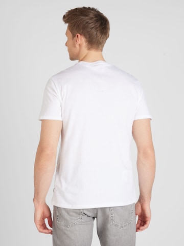 GUESS قميص بلون أبيض