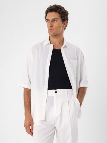 Antioch - Ajuste regular Camisa en blanco