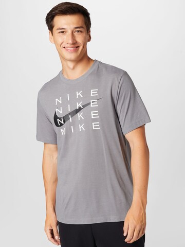 NIKE - Camisa funcionais em cinzento: frente