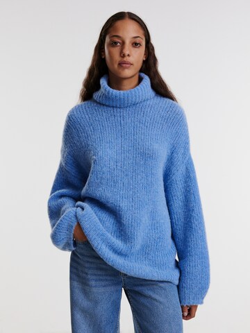 EDITED Пуловер 'Swantje' в синьо: отпред