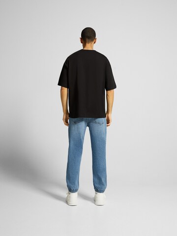 Tapered Jeans di Bershka in blu