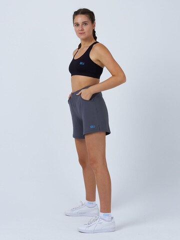 SPORTKIND Loosefit Sportbroek 'Bermuda Shorts' in Grijs