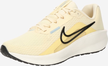 Chaussure de course 'DOWNSHIFTER 13' NIKE en jaune : devant