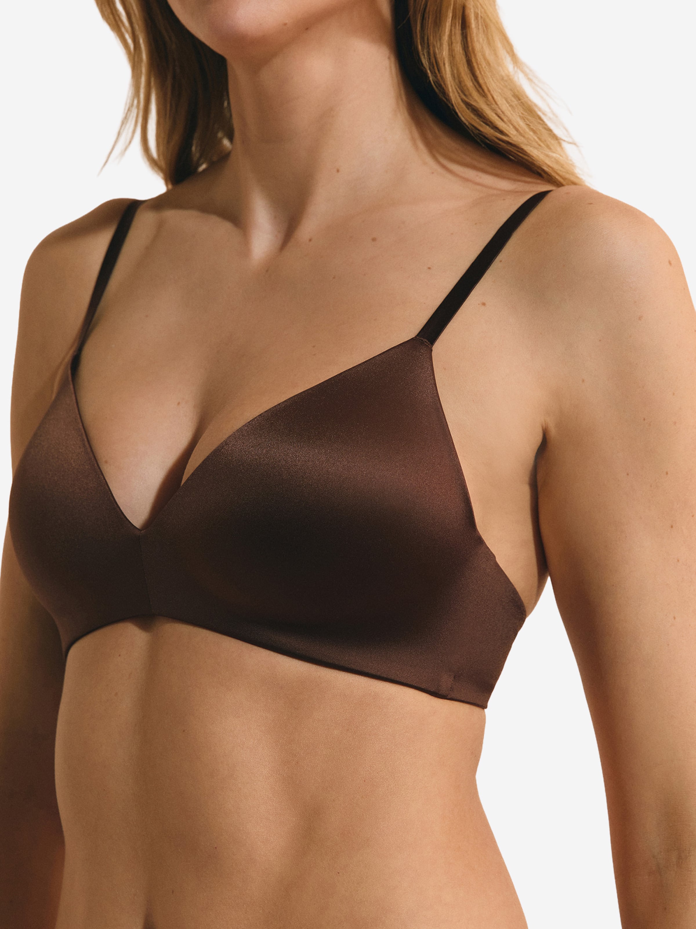 T-shirt Reggiseno ' PURE GLOW ' di ETAM in marrone