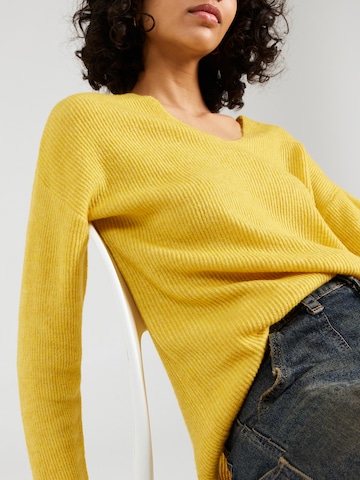 VERO MODA Sweater 'Lefile' in Yellow