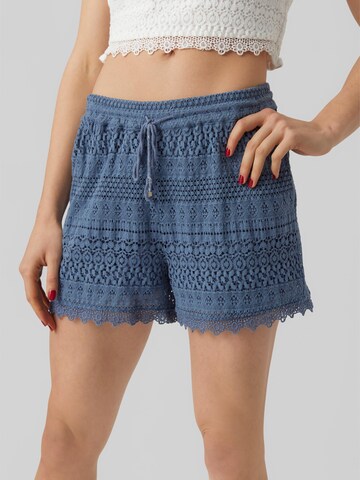 VERO MODA Regular Shorts 'Honey' in Blau