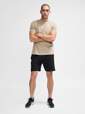 Hummel Regular Workout Pants in Black