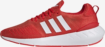 ADIDAS ORIGINALS Trampki niskie 'Swift Run 22' w kolorze czerwony: przód