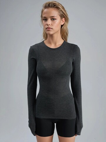 Busem Shirt in Grau: Vorderseite