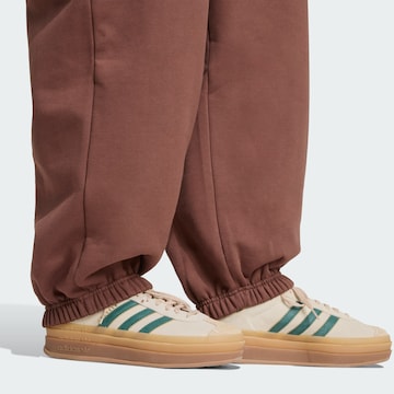 ADIDAS ORIGINALS Tapered Hose 'Essentials' in Braun