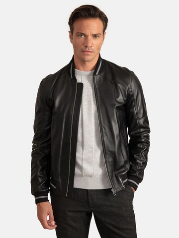 Williot Between-Season Jacket in Black