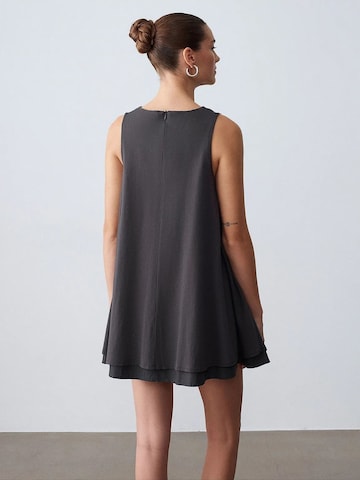 Dilvin - Vestido 'Mini' em cinzento