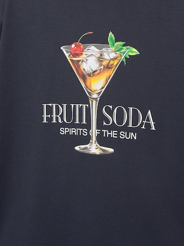 Pull&Bear Tričko 'FRUITS SODA' - Modrá