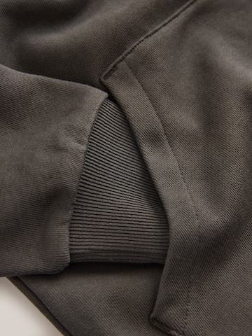 smALLSAINTS Sweatshirt in Braun